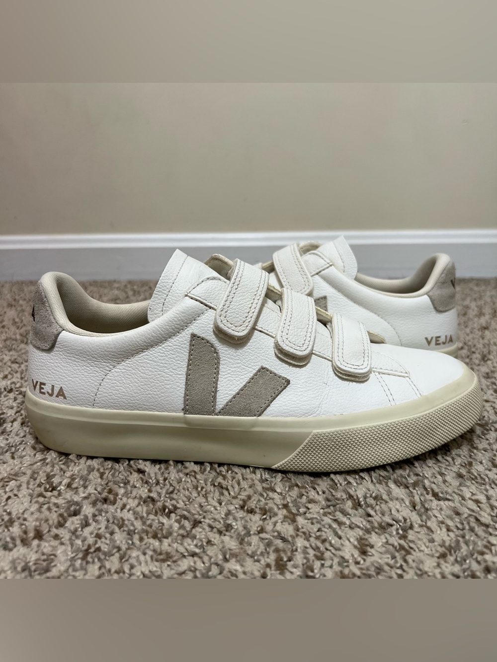 VEJA Recife Leather Sneakers White Natural Women's 9/Men's 7